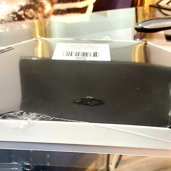 1 Set of 2 Hexagon Shaped Mirrors with White Frame - Picture 6 of 9